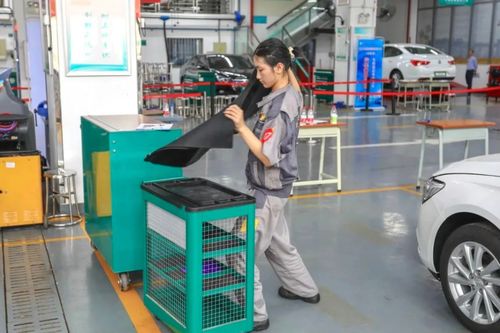 17岁汽修少女意外走红 只要肯努力职校又如何，我的人生我做主